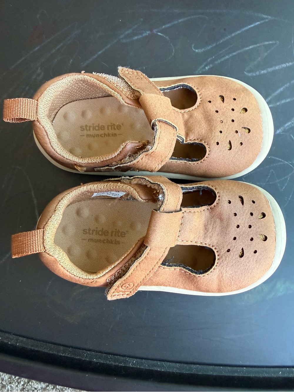 Stride Rite Peyson Toddler Shoes in Tan Suede with Gold Glitter Detail Size 5